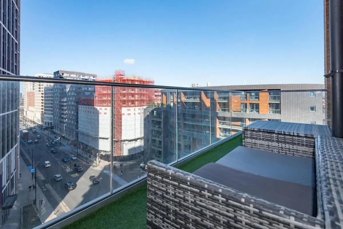 Luxury Effra Gardens, Canning Town 6 3Bdr 2Bth London Apartment