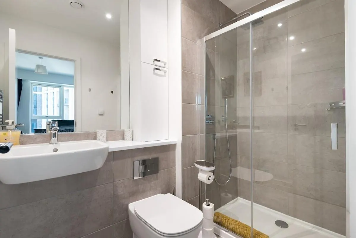 Luxury Effra Gardens, Canning Town 6 3Bdr 2Bth London Apartman