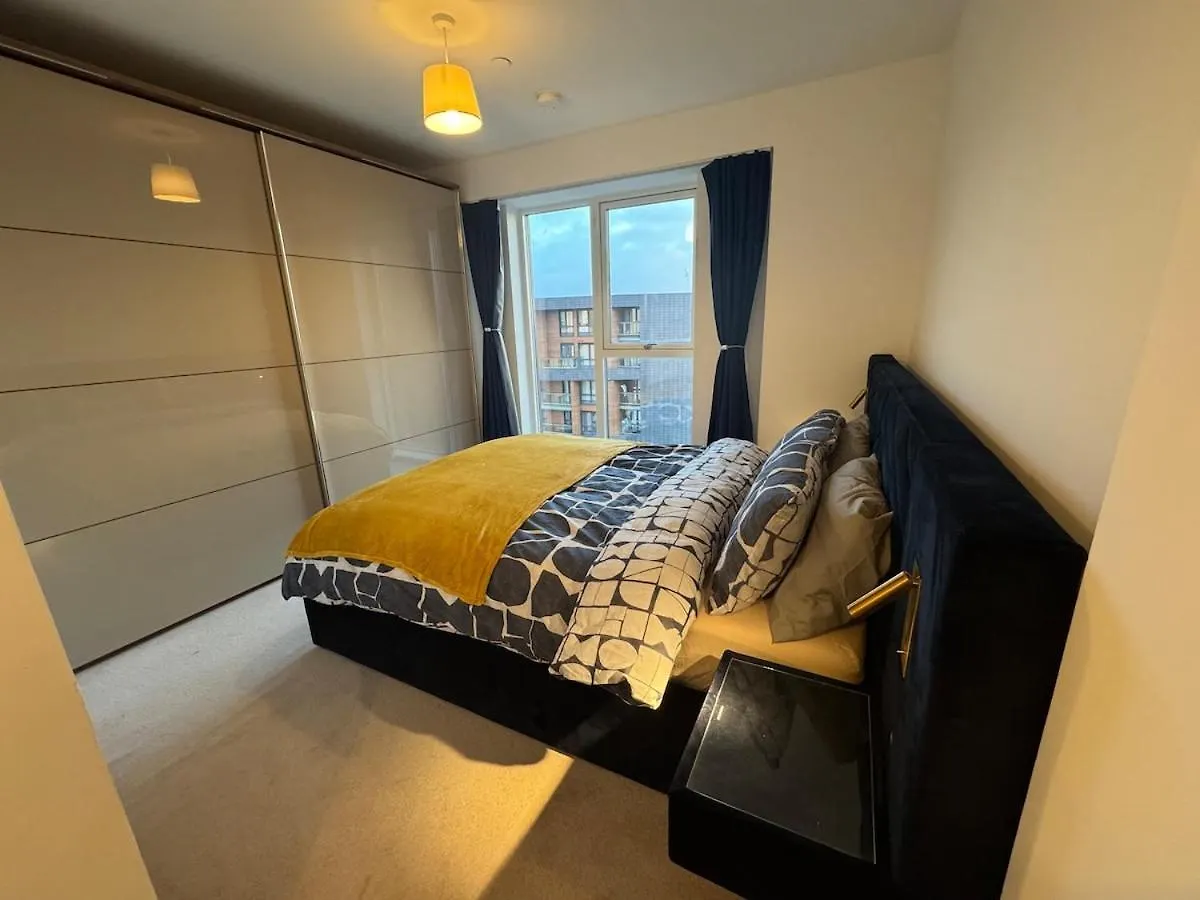 Luxury Effra Gardens, Canning Town 6 3Bdr 2Bth London Apartman