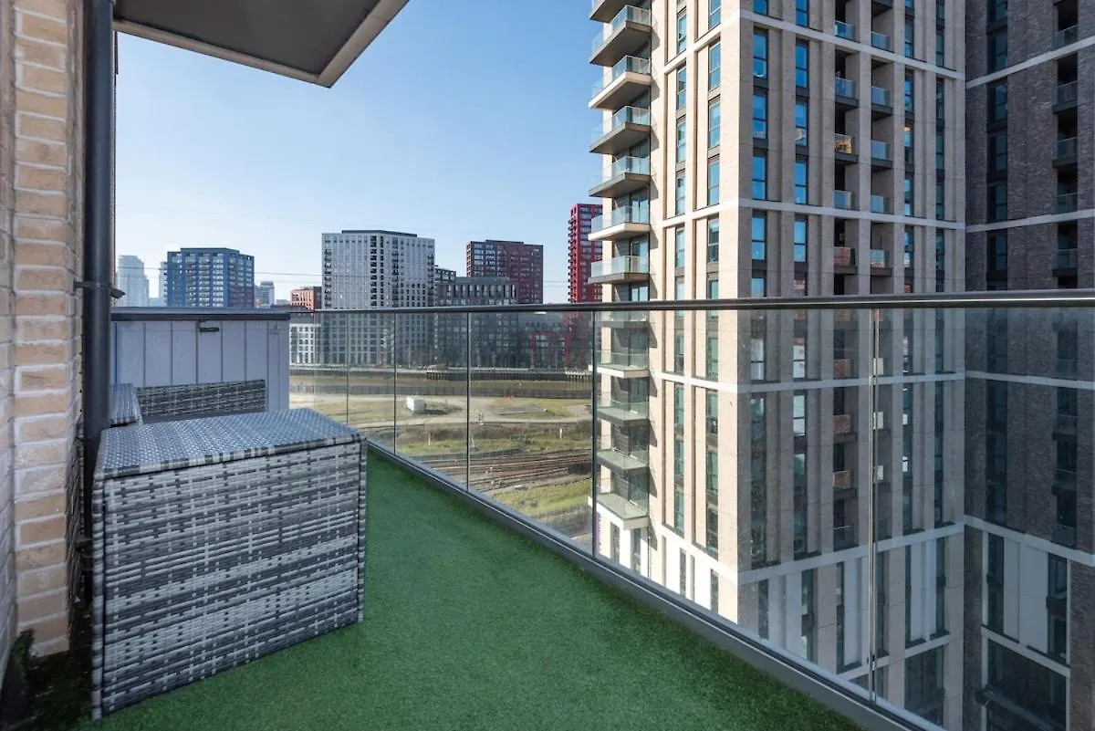 Luxury Effra Gardens, Canning Town 6 3Bdr 2Bth London