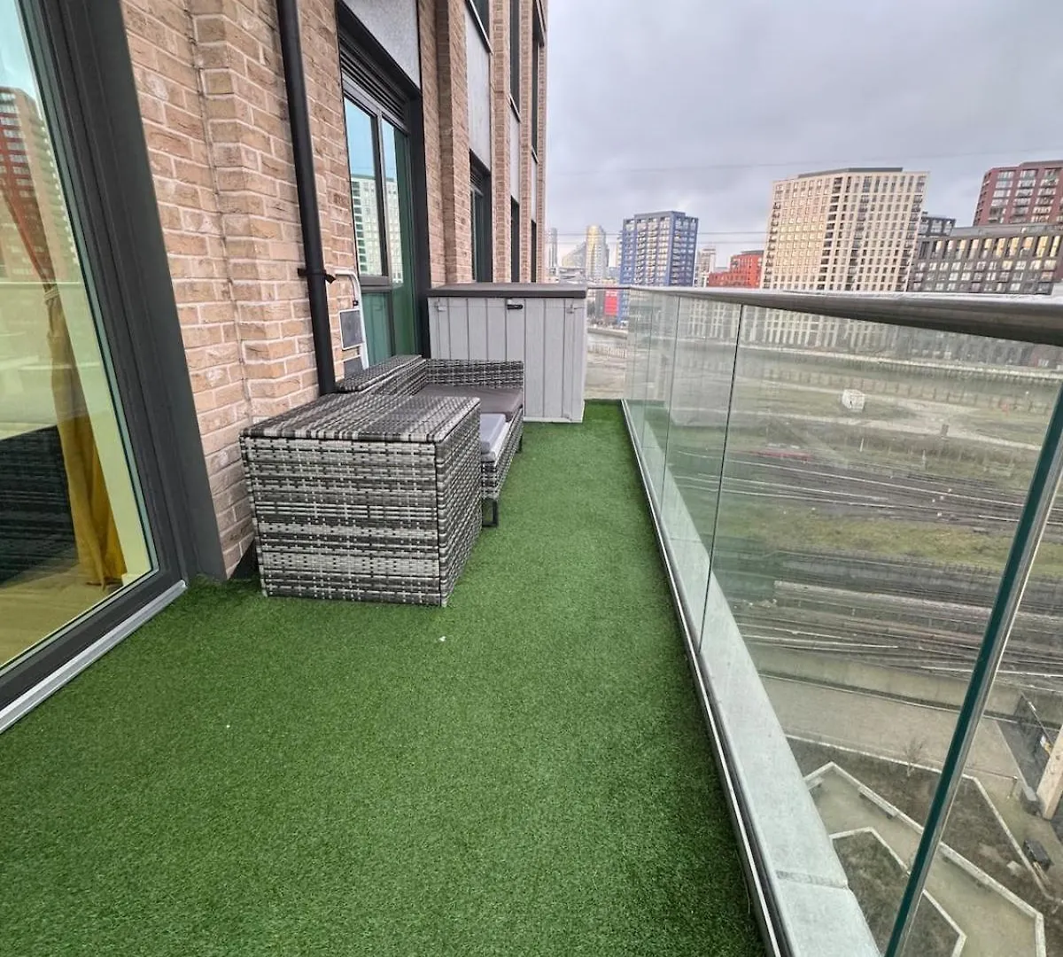 Luxury Effra Gardens, Canning Town 6 3Bdr 2Bth London Apartman