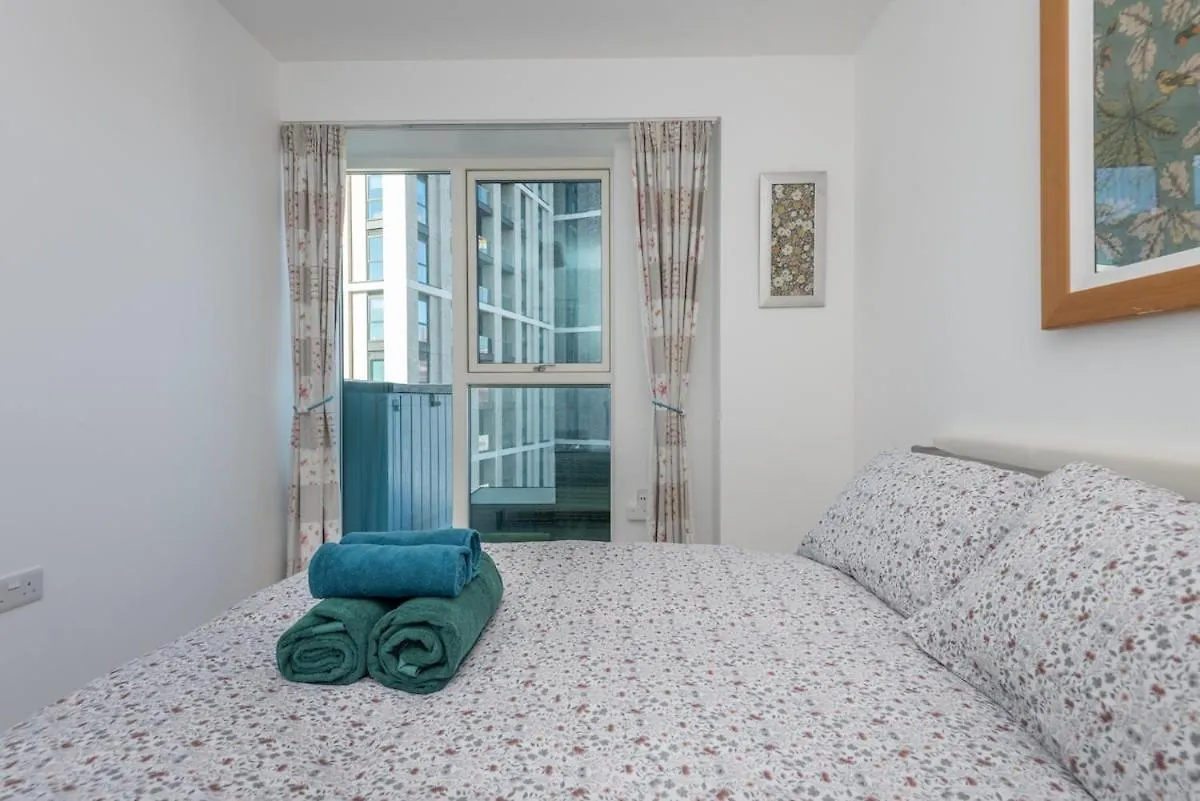 Luxury Effra Gardens, Canning Town 6 3Bdr 2Bth London 0*,