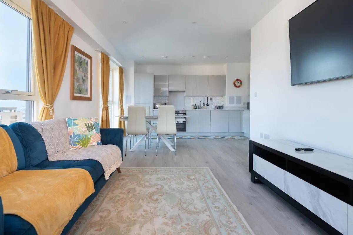 Luxury Effra Gardens, Canning Town 6 3Bdr 2Bth London Apartman