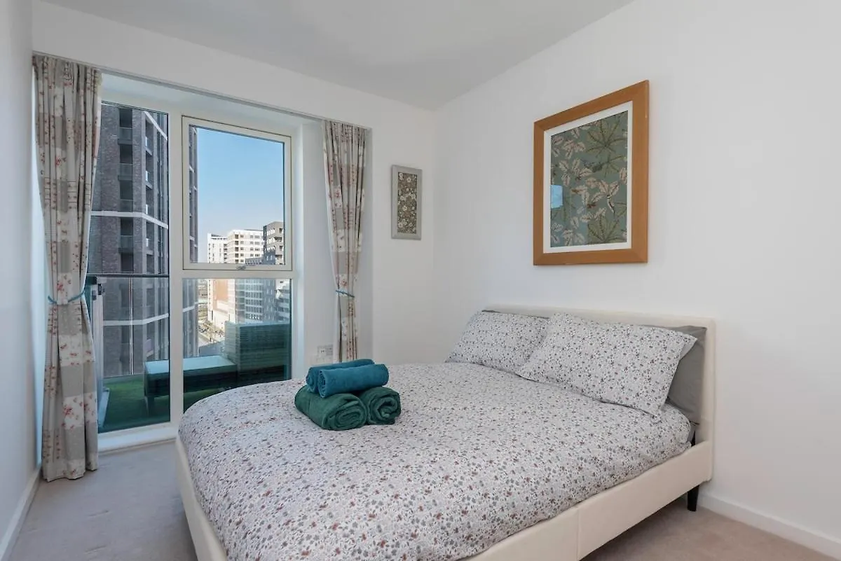 Luxury Effra Gardens, Canning Town 6 3Bdr 2Bth London